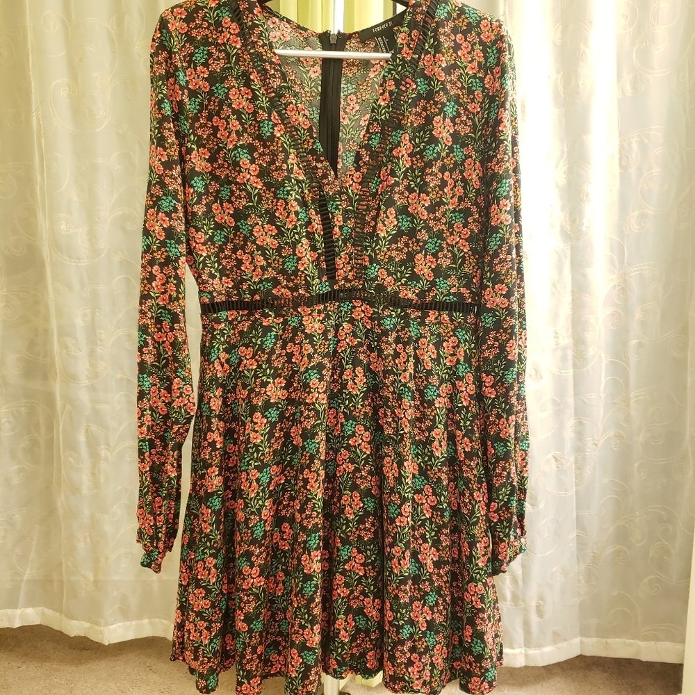 Forever 21 Floral v neck long sleeve dress L